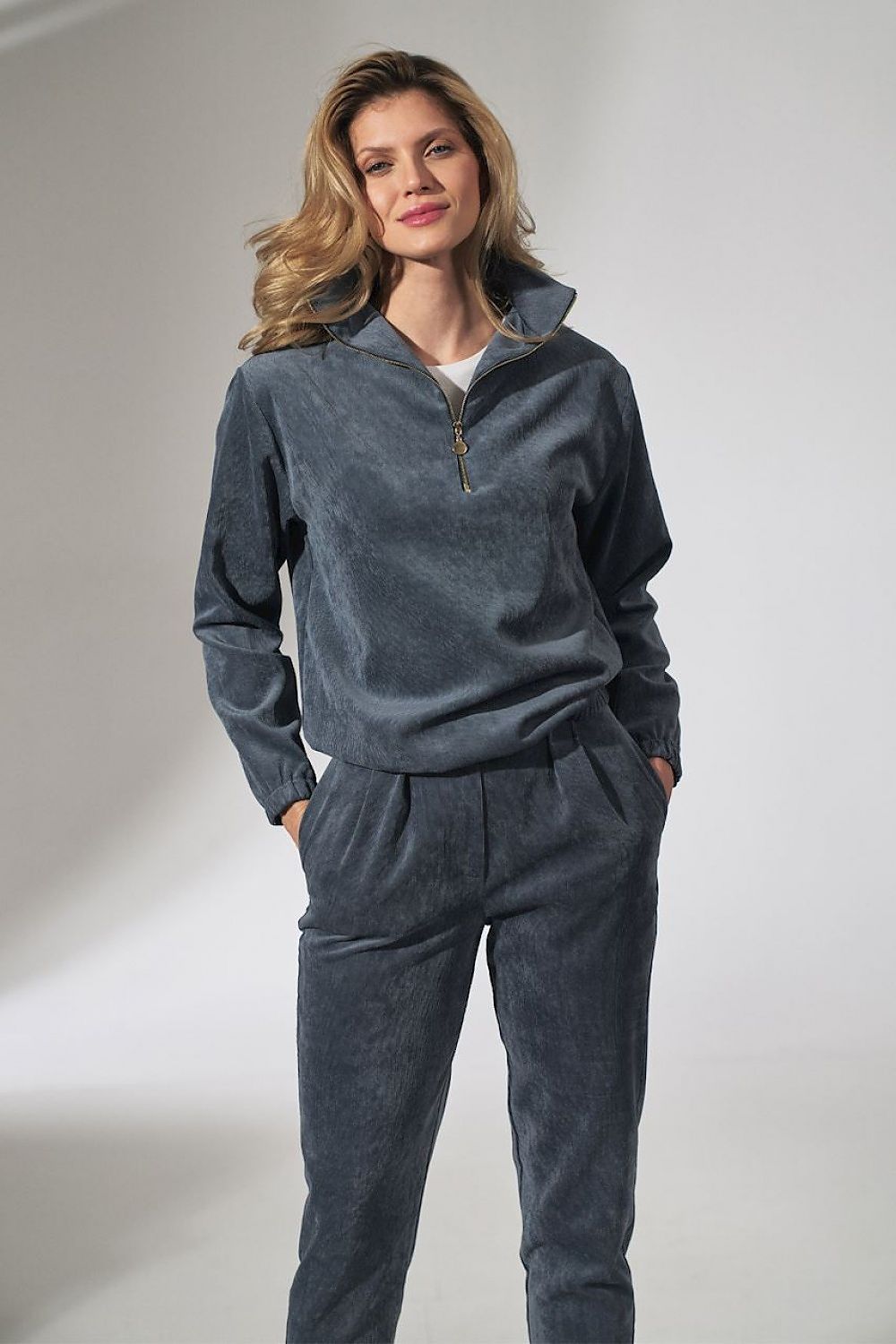 Sweatshirt model 151825